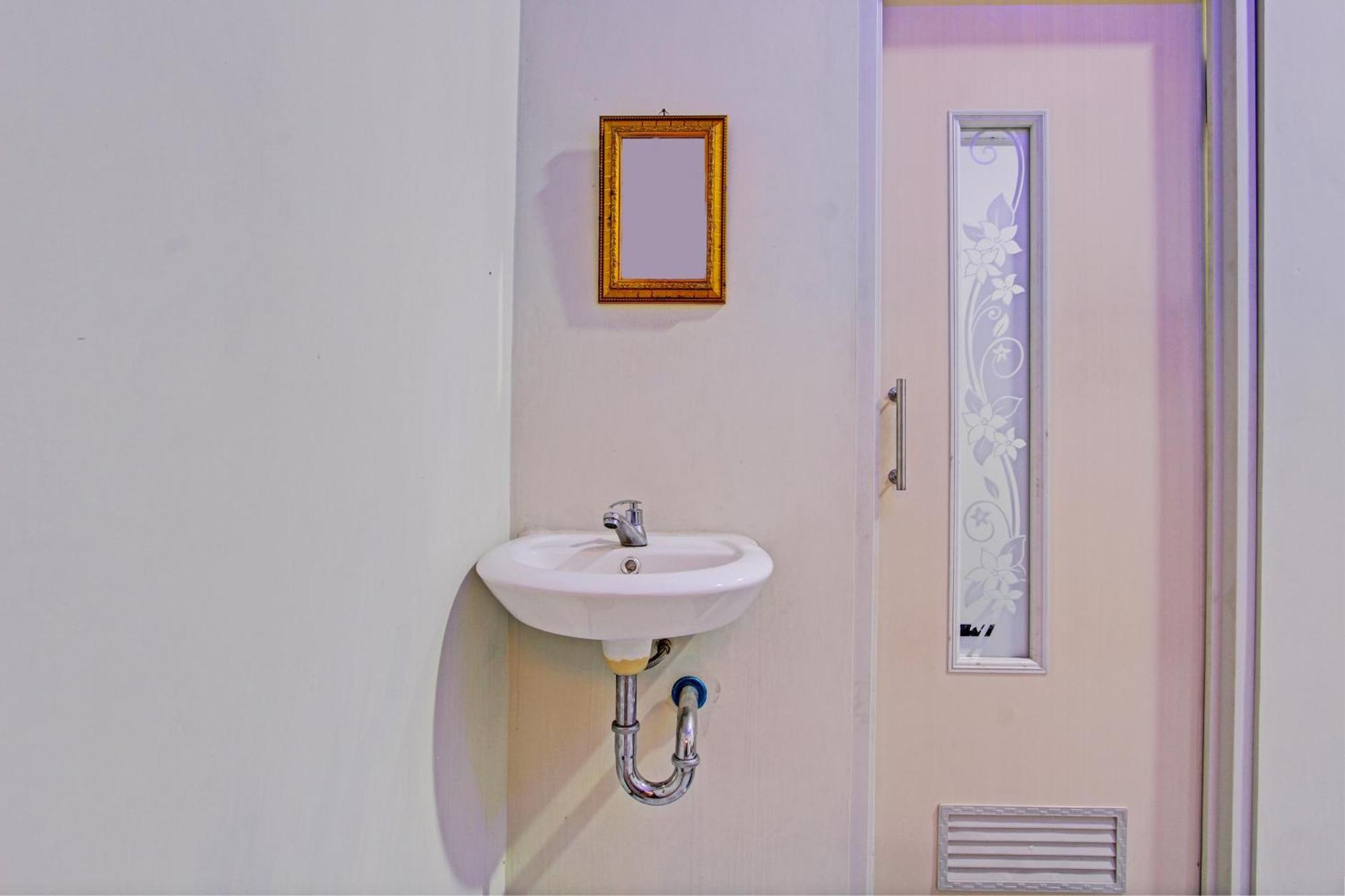 Capital O 93244 Angkasa Hotel