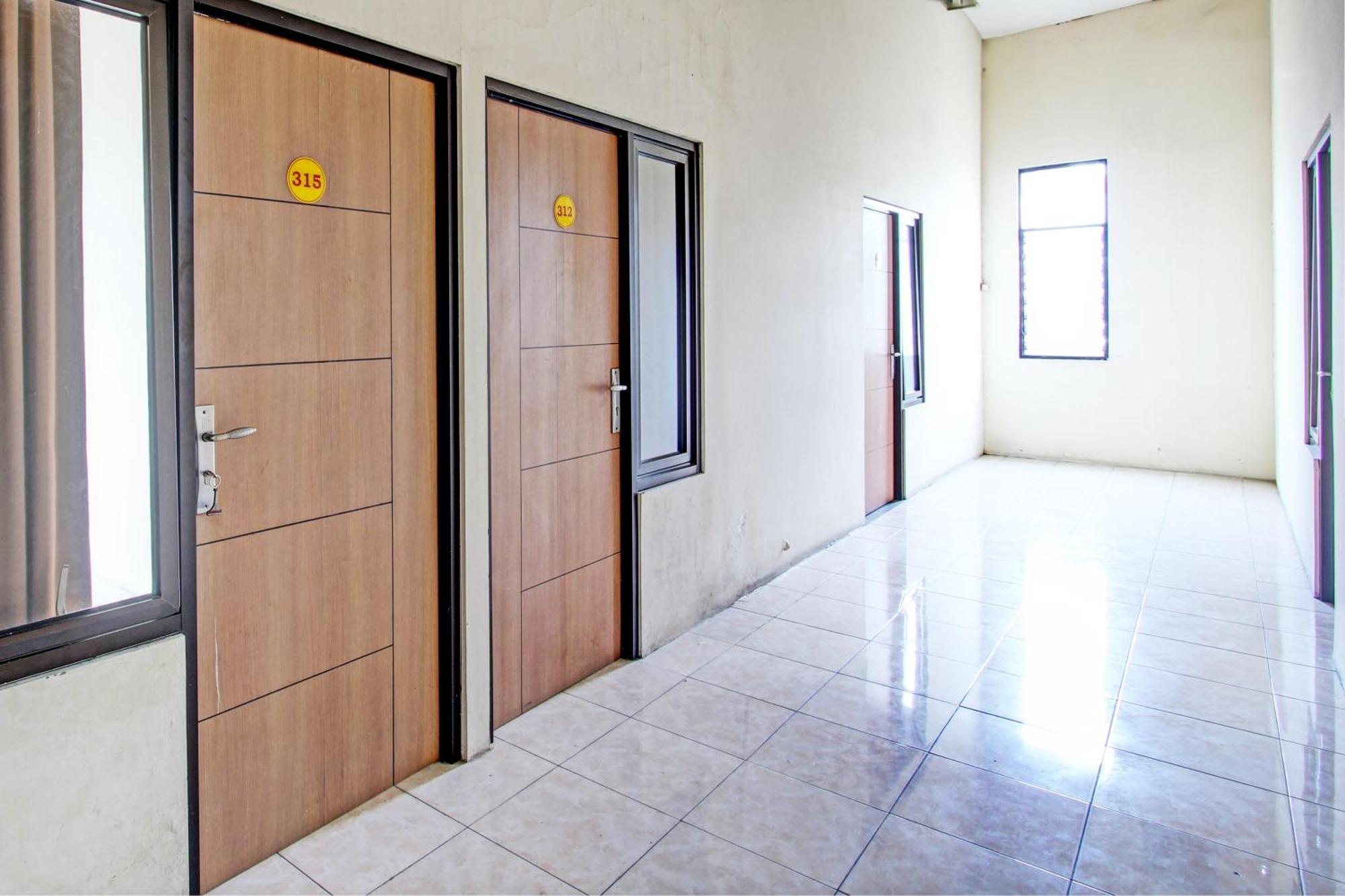 Hotel Capital O 93244 Angkasa Tegal (Central Java)