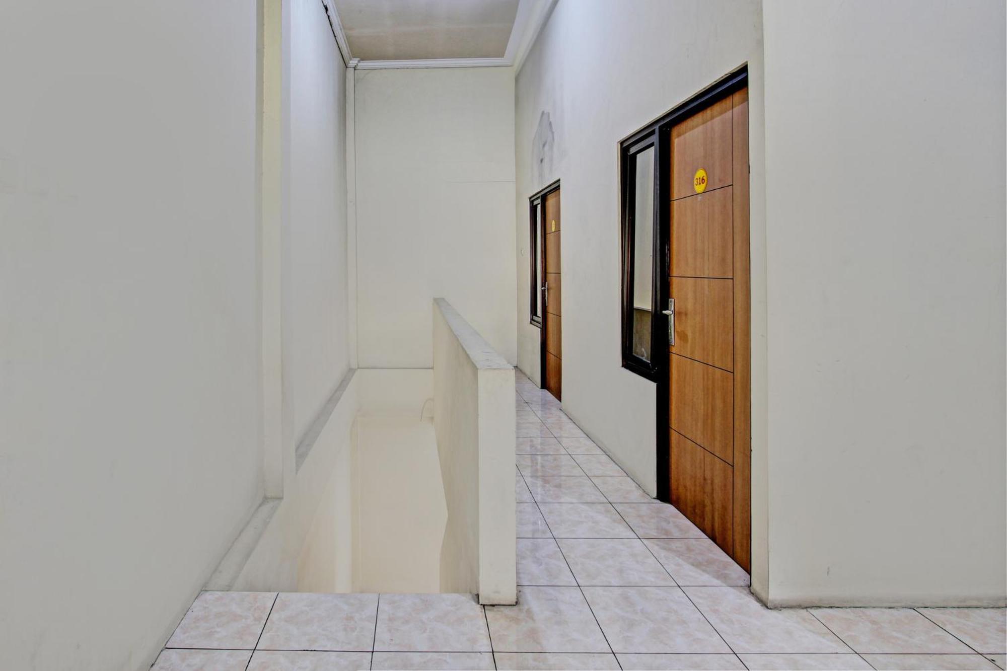 Hotel Capital O 93244 Angkasa