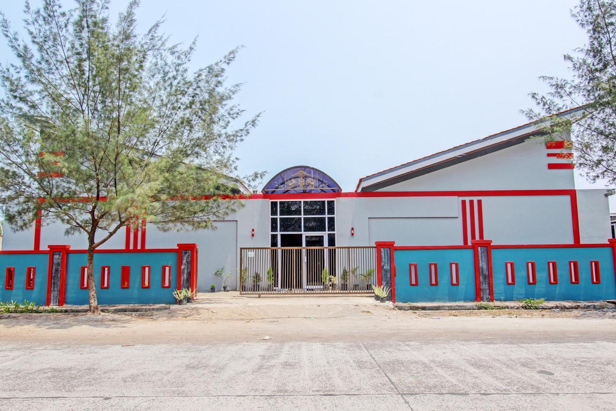 Hotel Capital O 93244 Angkasa 3*