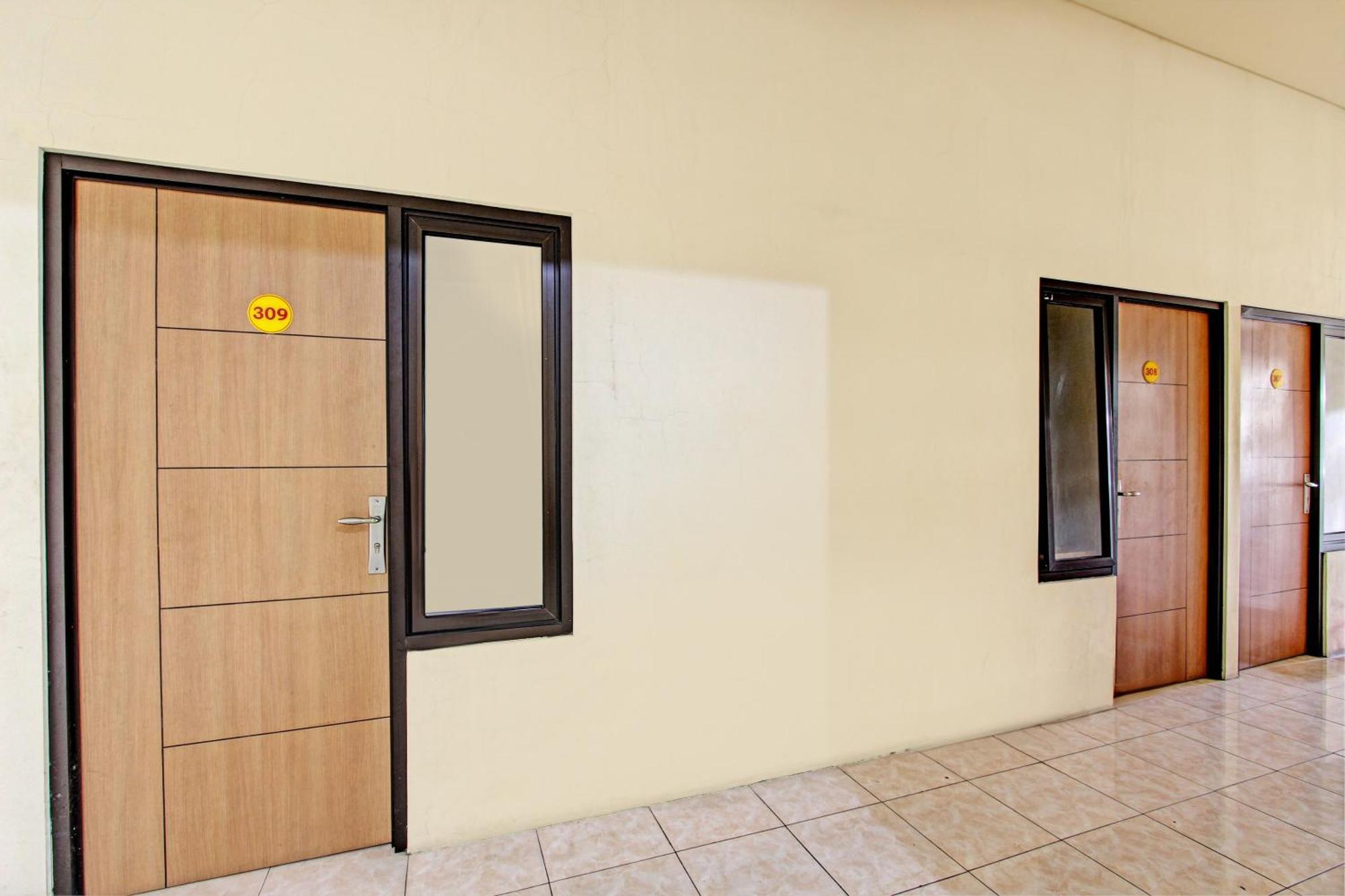 Hotel Capital O 93244 Angkasa Tegal (Central Java)